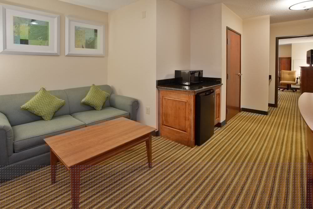Holiday Inn Express Hotel And Suites Fredericksburg 24/44