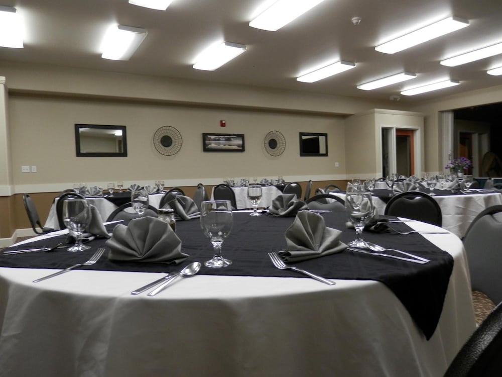 Grand View Inn And Suites 53/65