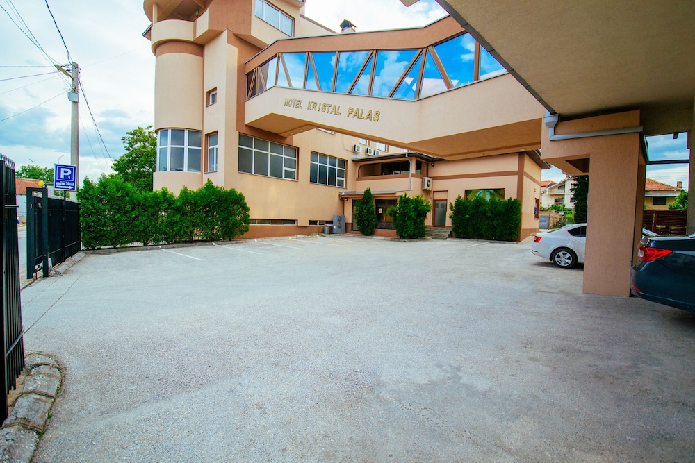 Kristal Palace Hotel 60/71