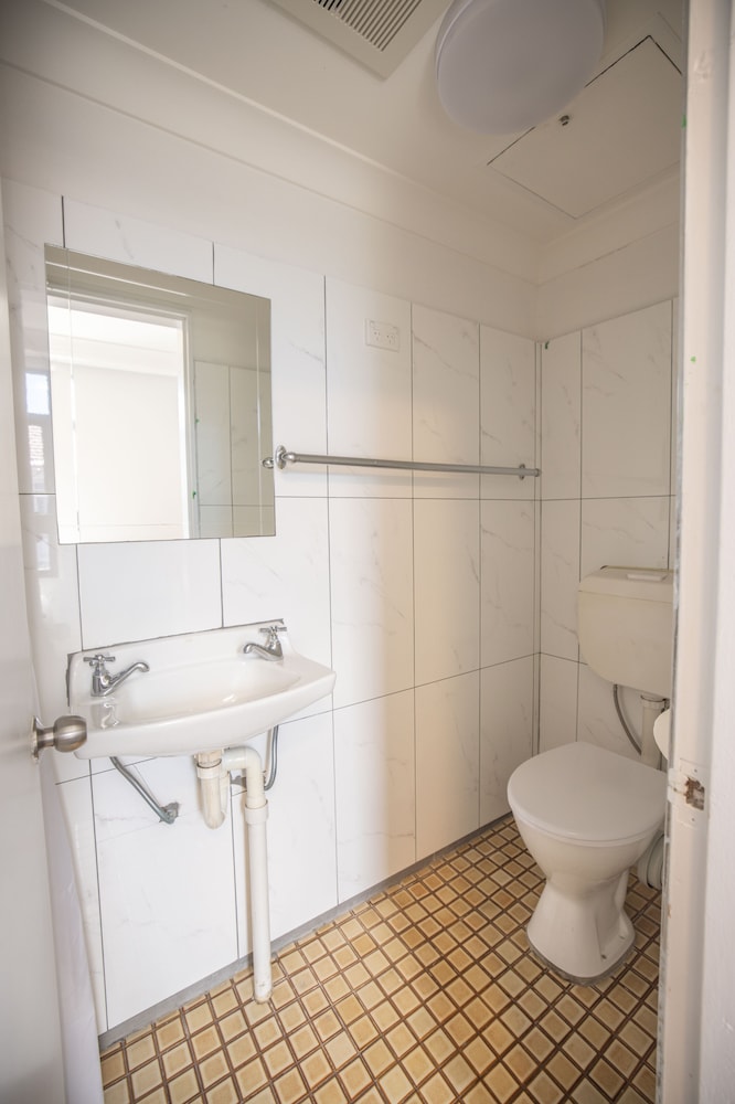 Newtown Cozystays 58/60