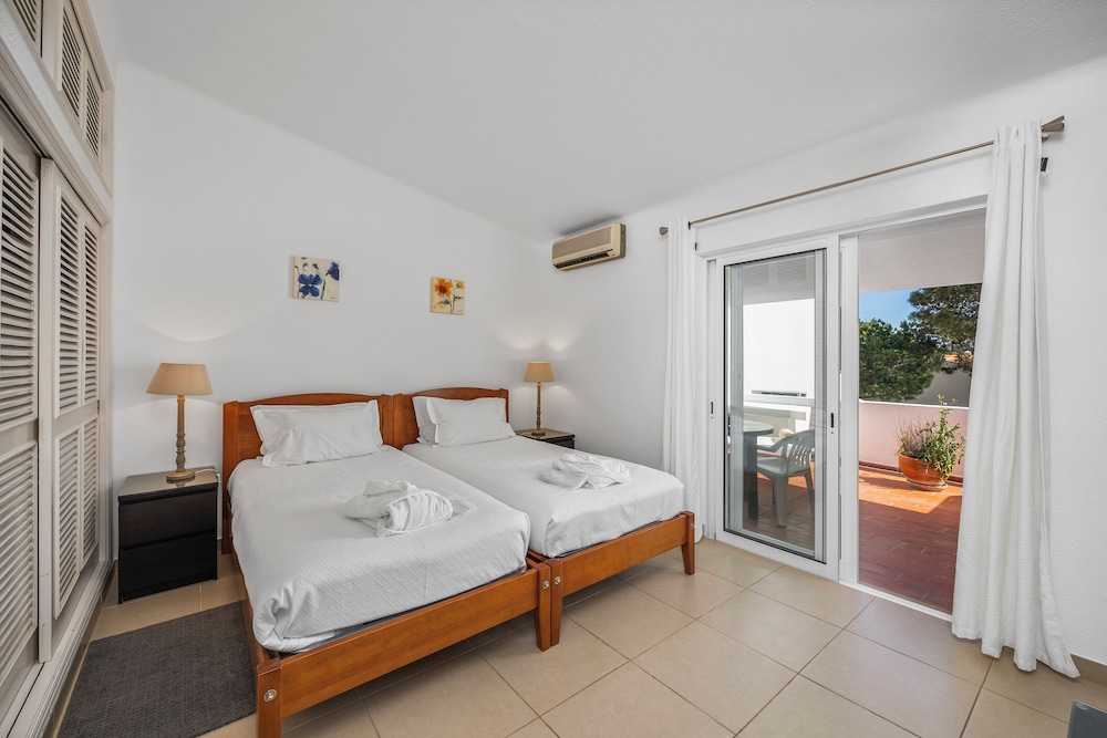 2 Bedrooms, Apartment, 4 Beds