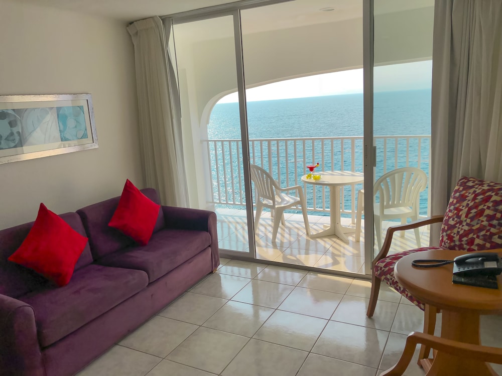 Coral Princess Hotel & Dive Resort 47/78