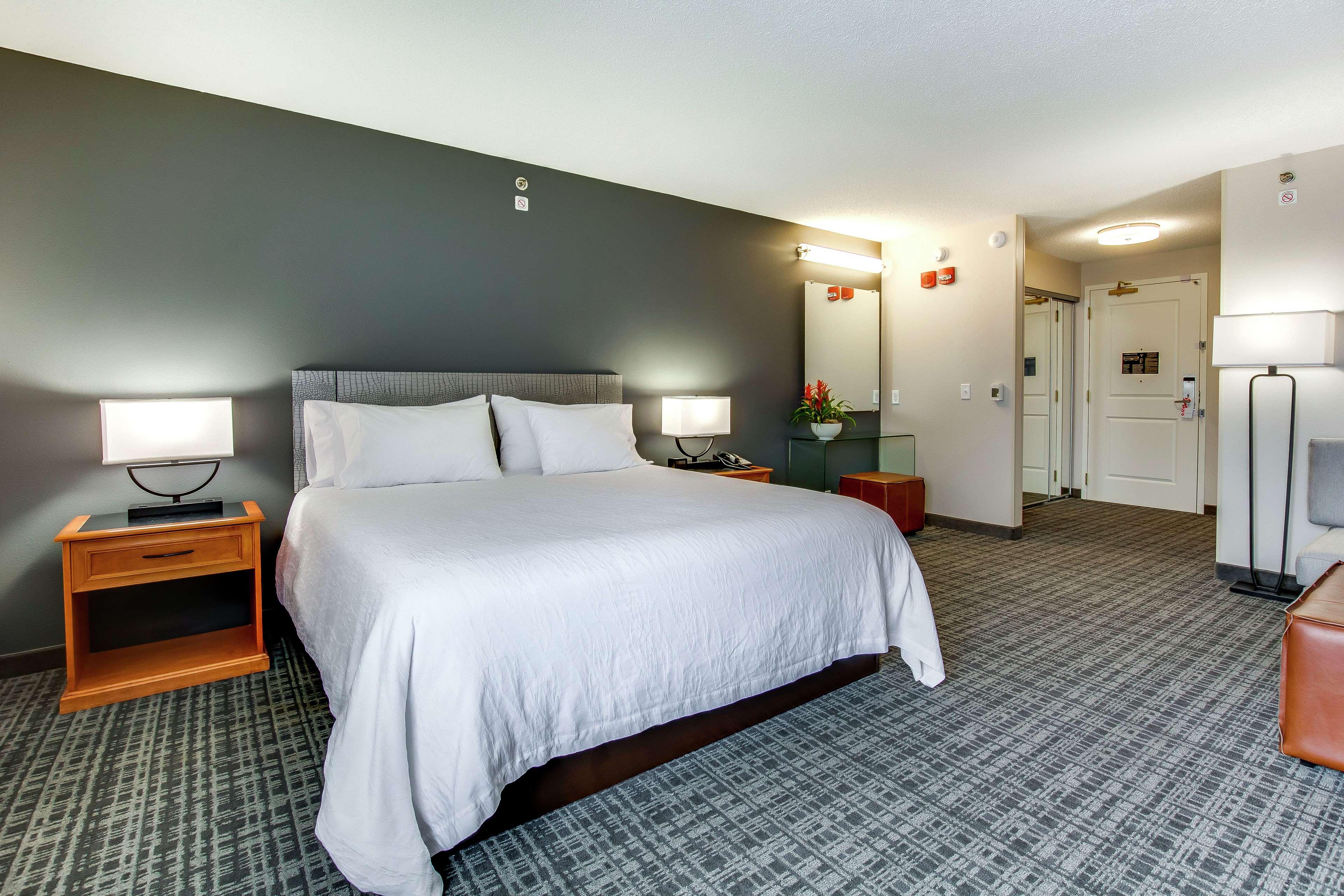 1 BEDROOM, SUITE, KING BED, SOFA