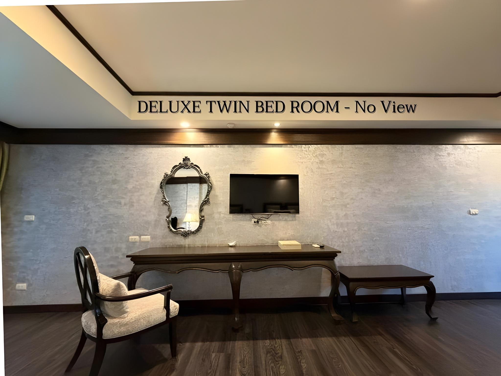 DELUXE, TWIN BEDS, CORNER