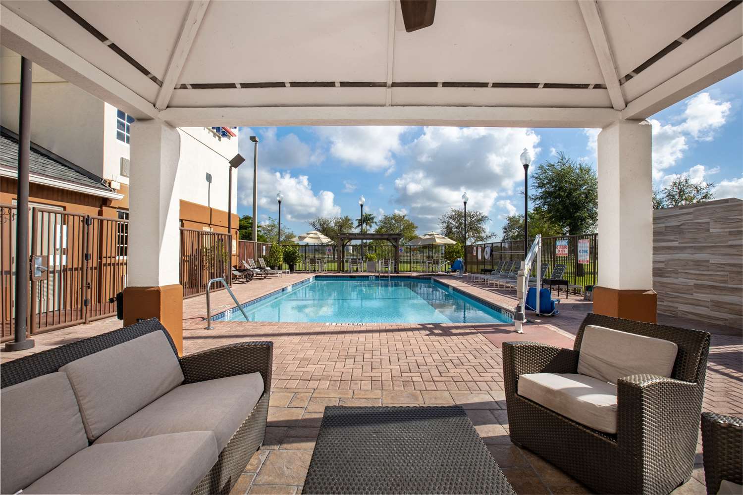 Sonesta Simply Suites Miami Airport Doral 7/16