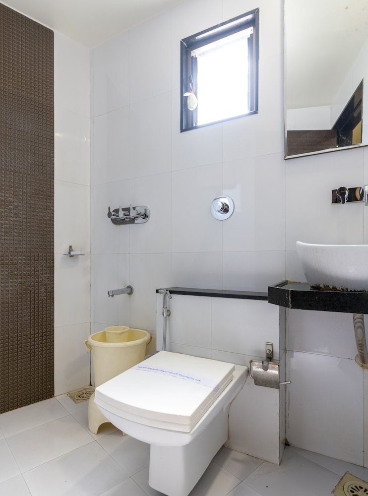 Hotel Ashish 38/39