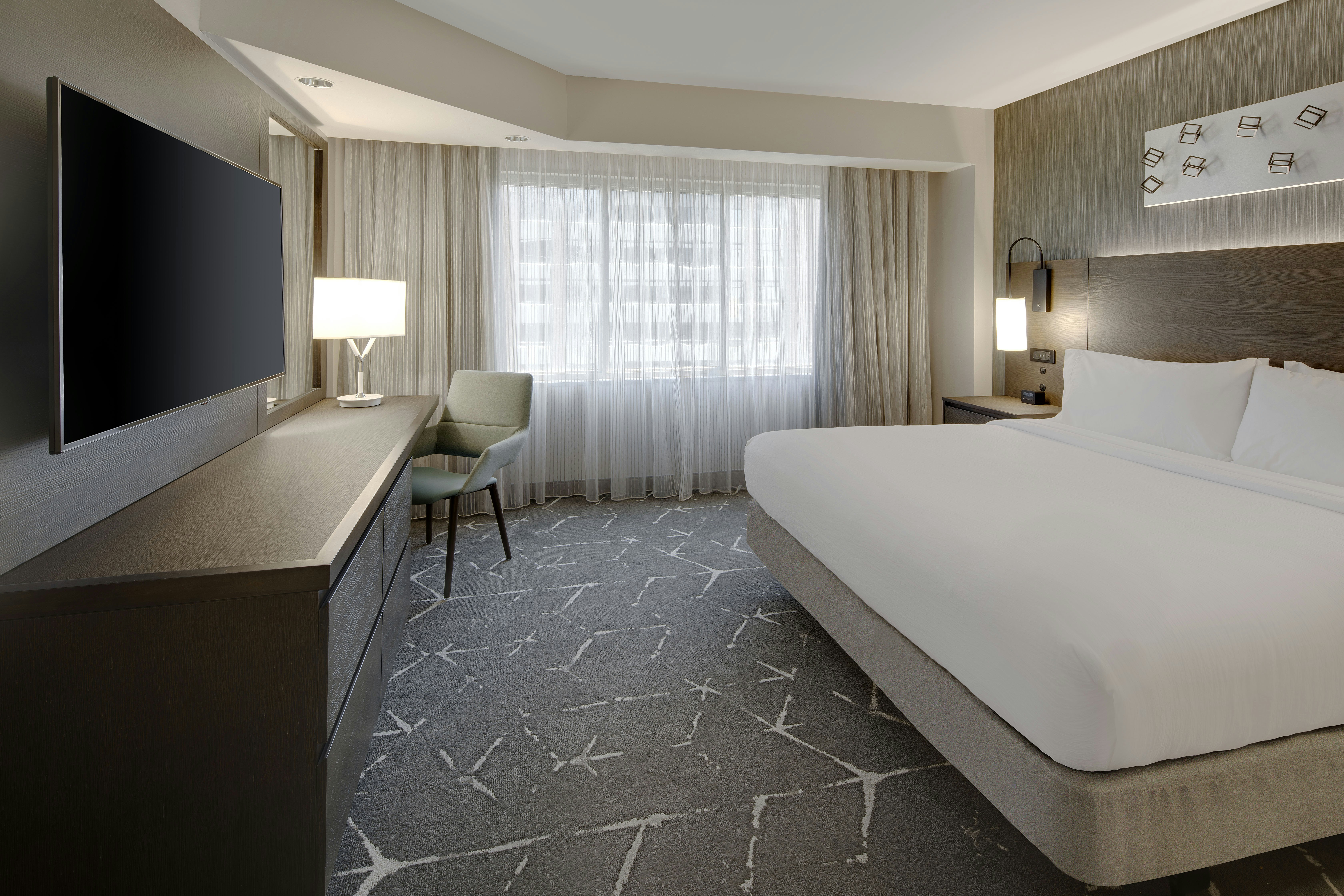PREMIUM, SUITE, KING BED, ACCESSIBLE