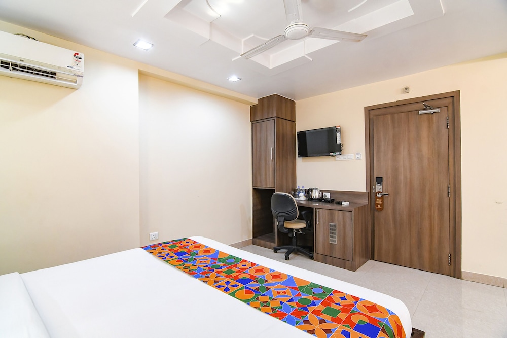 Hotel Raj Residency 32/35