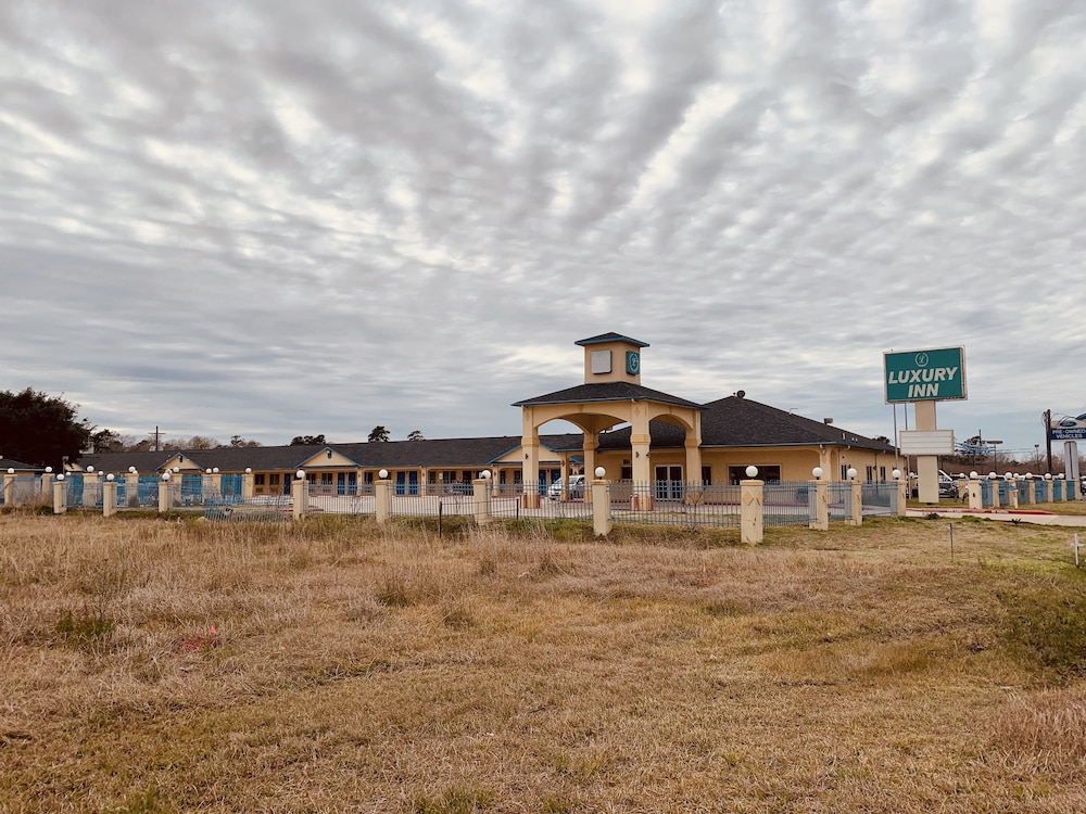 Luxury Inn & Suites Liberty 56/65
