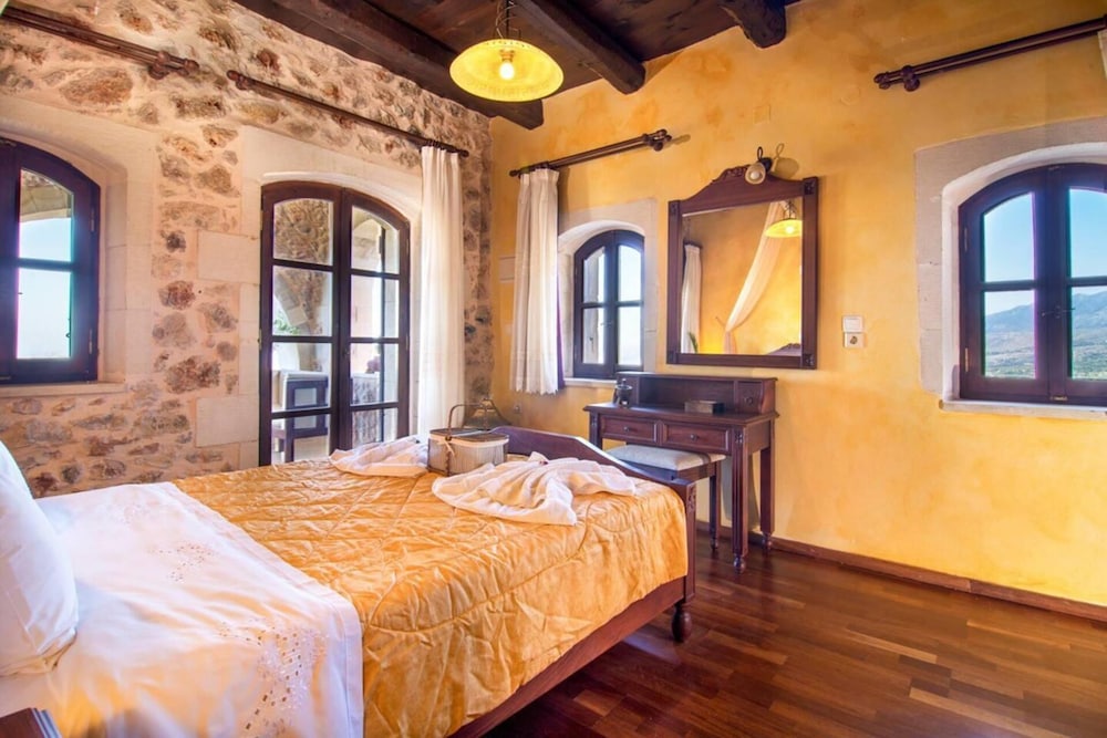 Samonas Traditional Villas 15/50