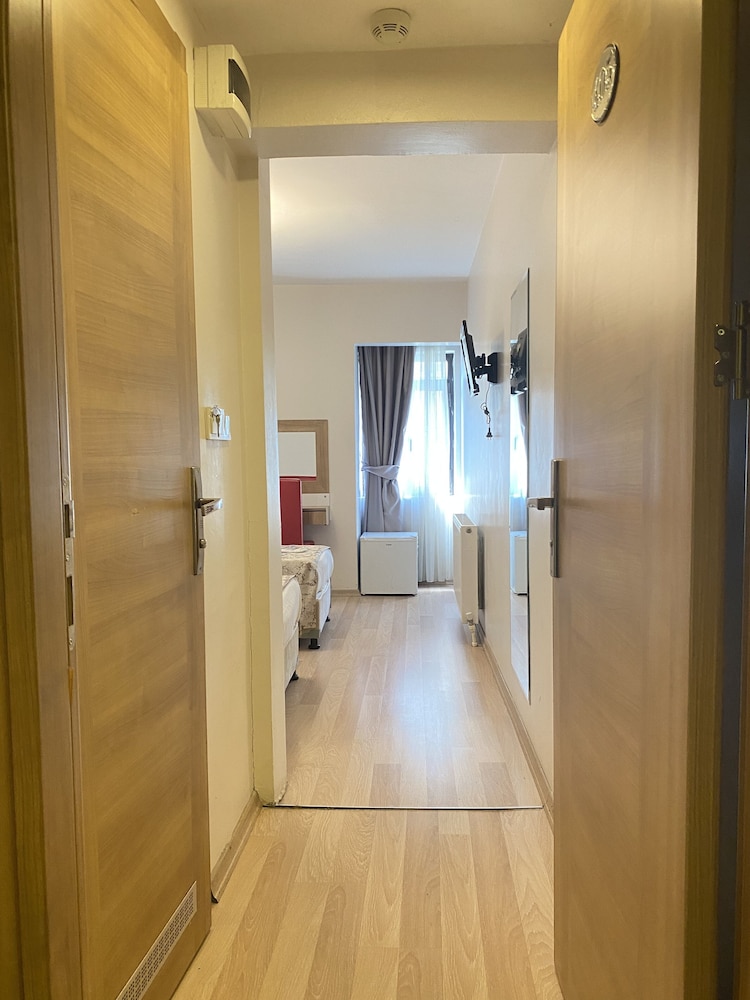 Polanin Hotel Istanbul 50/50
