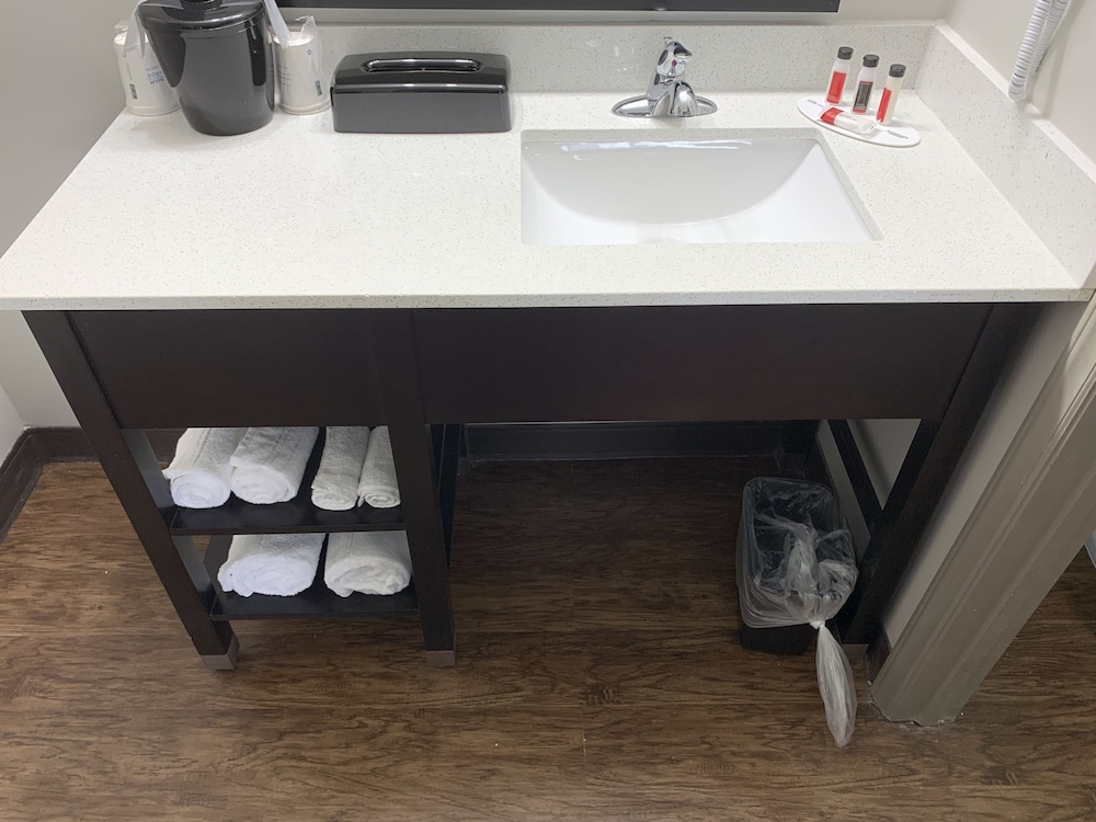 Days Inn by Wyndham Goldsboro 24/53