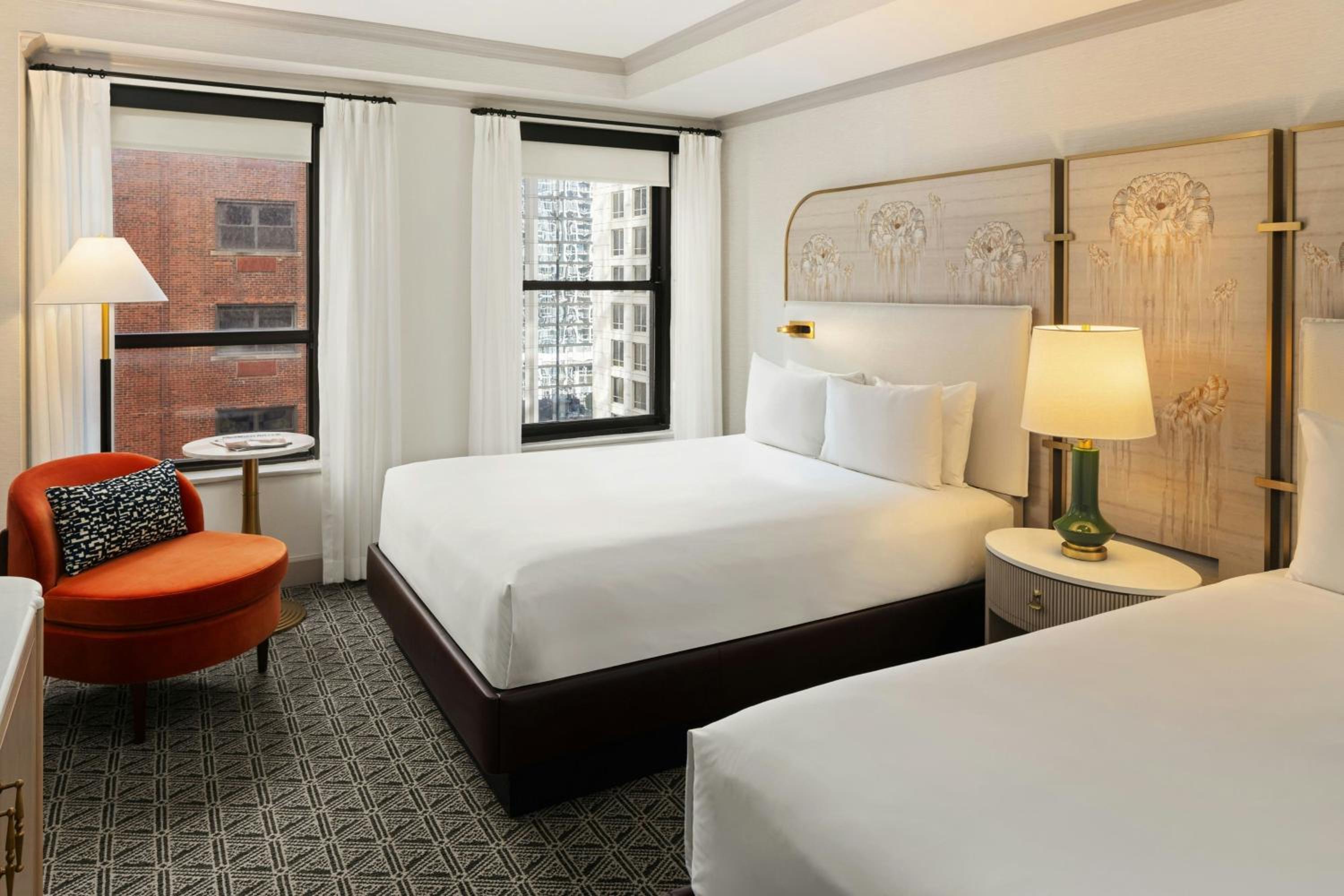 Deluxe, 2 Queen Beds, City View, Bathtub, Accessible 2/3