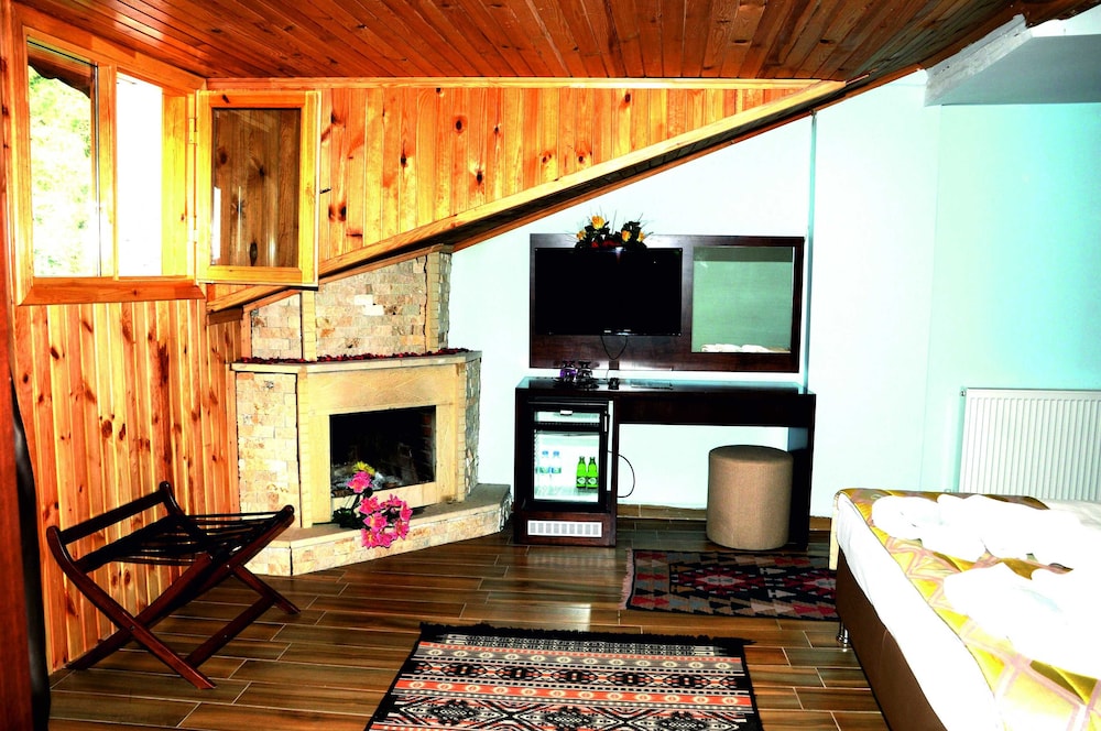 Hill River Hotel 37/44