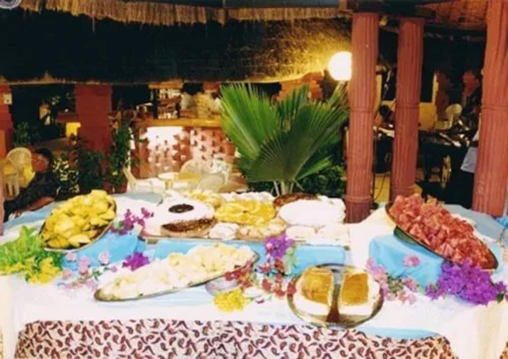 Bougainvillees Hotel 22/36