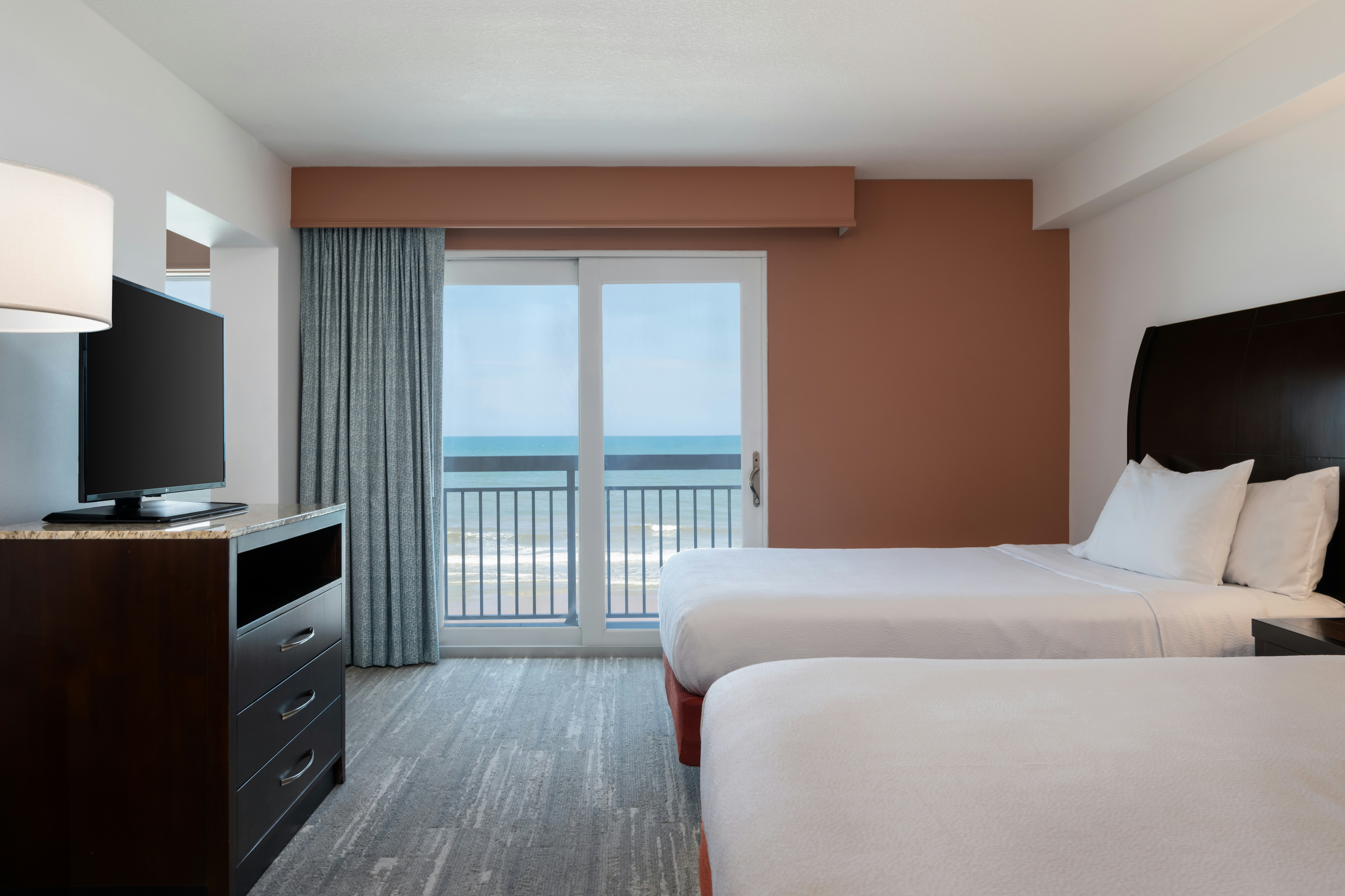 Deluxe, 2 Queen Beds, Ocean Front, Accessible