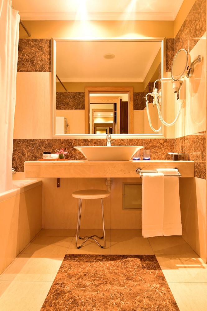 غرفة عائلية بسريرين منفصلين مع سرير إضافي مع أريكة، Pestana Carlton Madeira 5/5