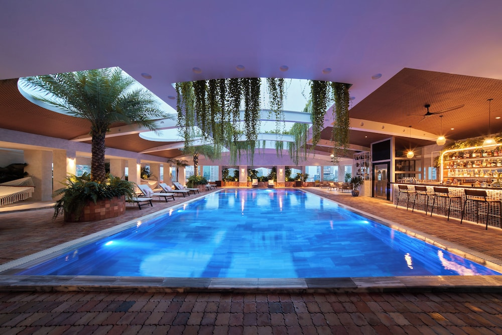 Silverland May Hotel 43/46