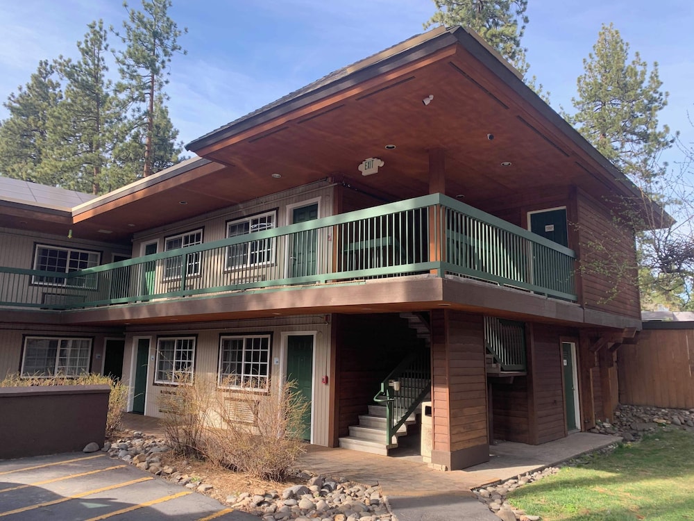 Holiday Inn Express South Lake Tahoe 2/60