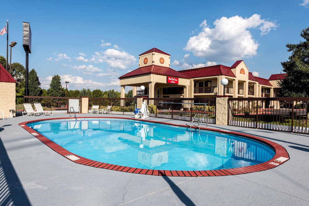 Red Roof Inn & Suites Clinton 7/41