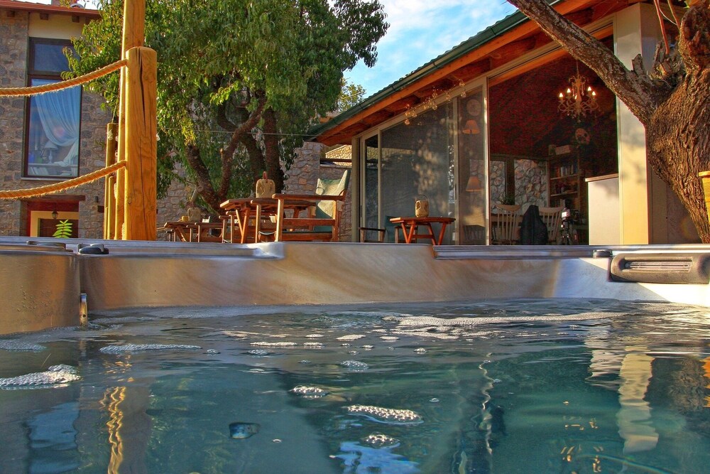 Almond House Suites Arachova 50/50