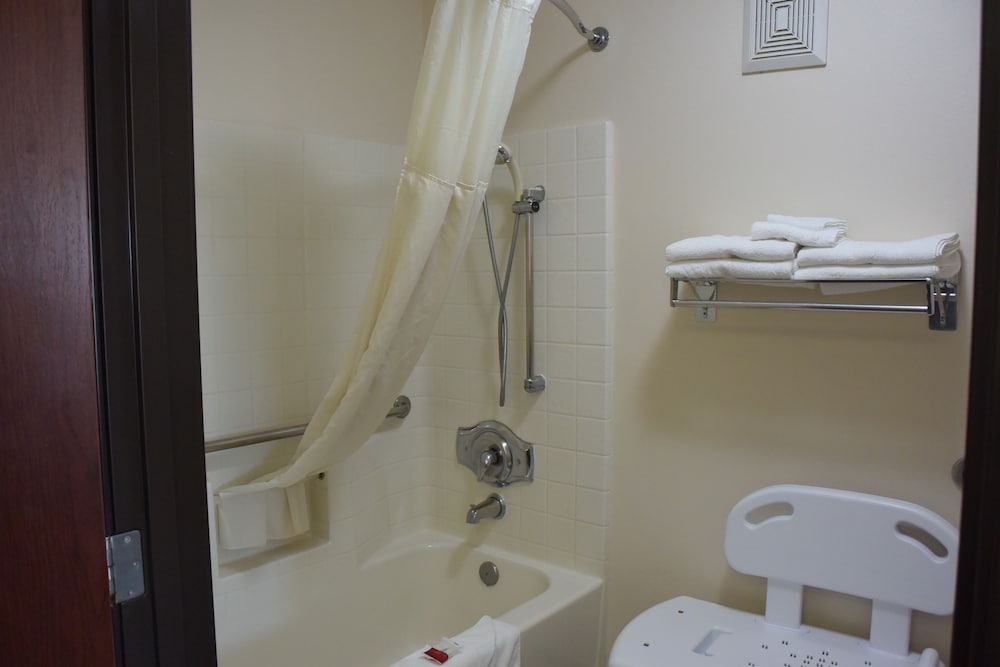 Travelodge Suites By Wyndham Newberg 15/60