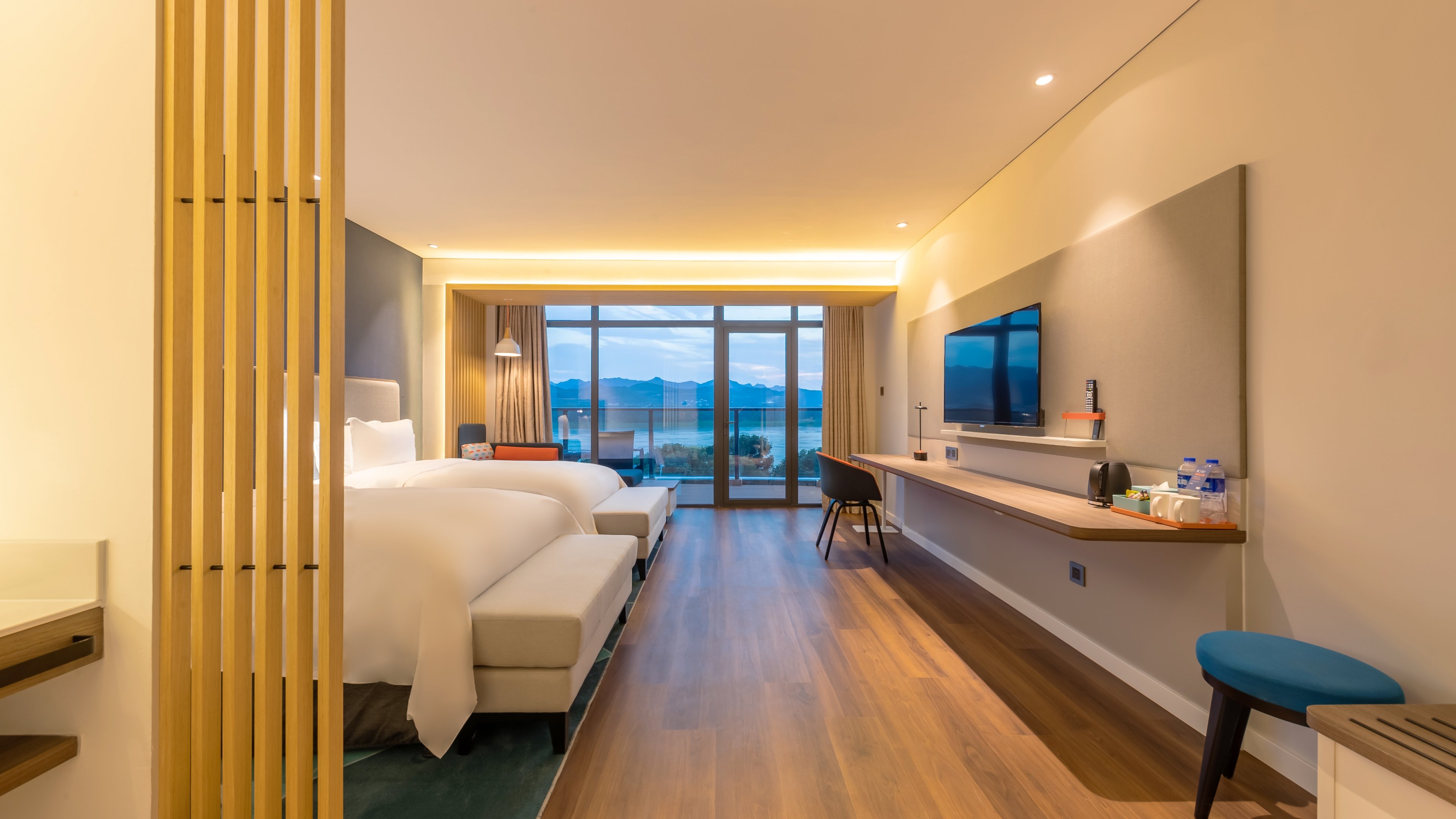 Holiday Inn Express Yichang Riverside 48/81