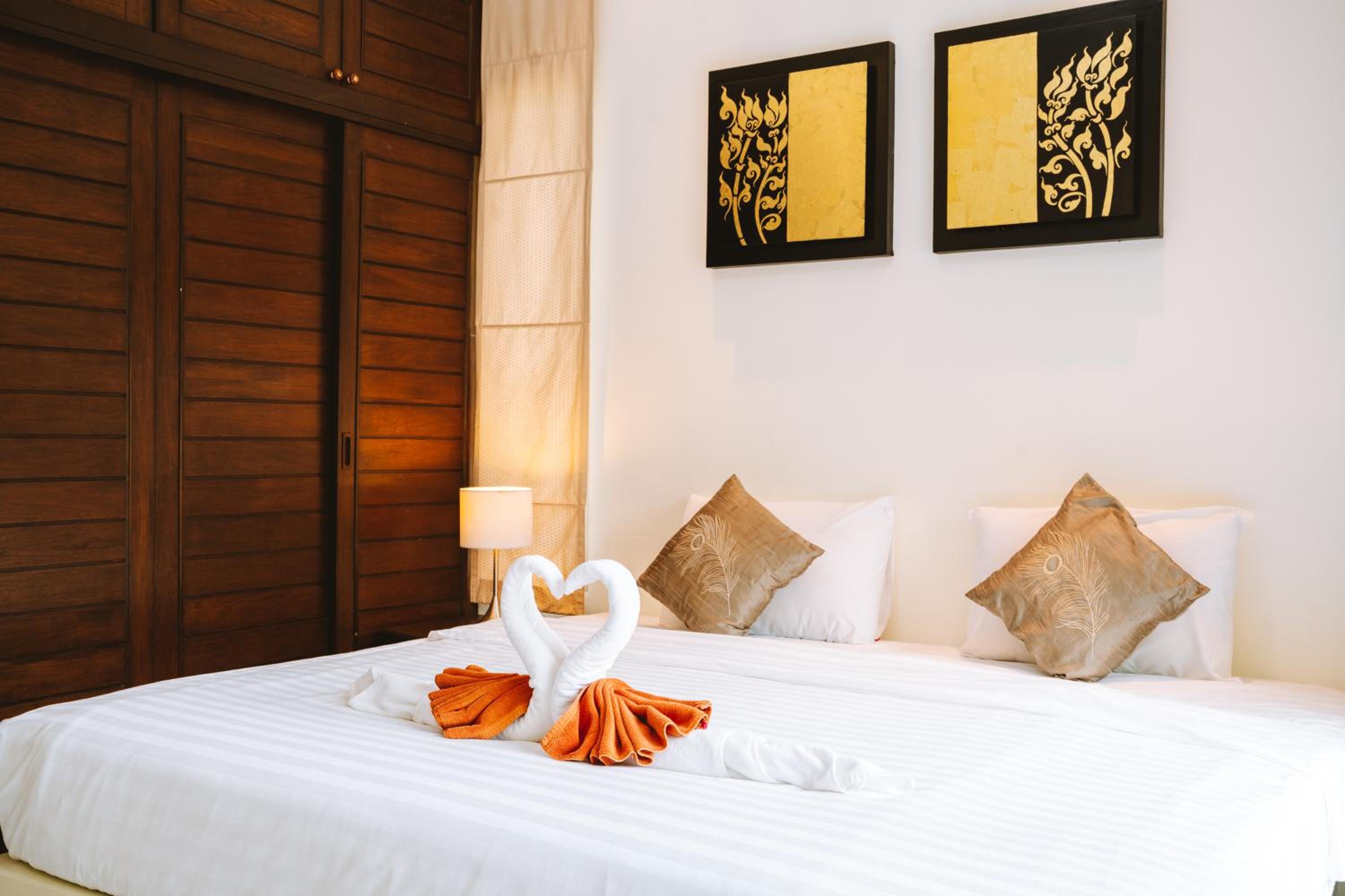 2 Bedrooms, Pool, Villa