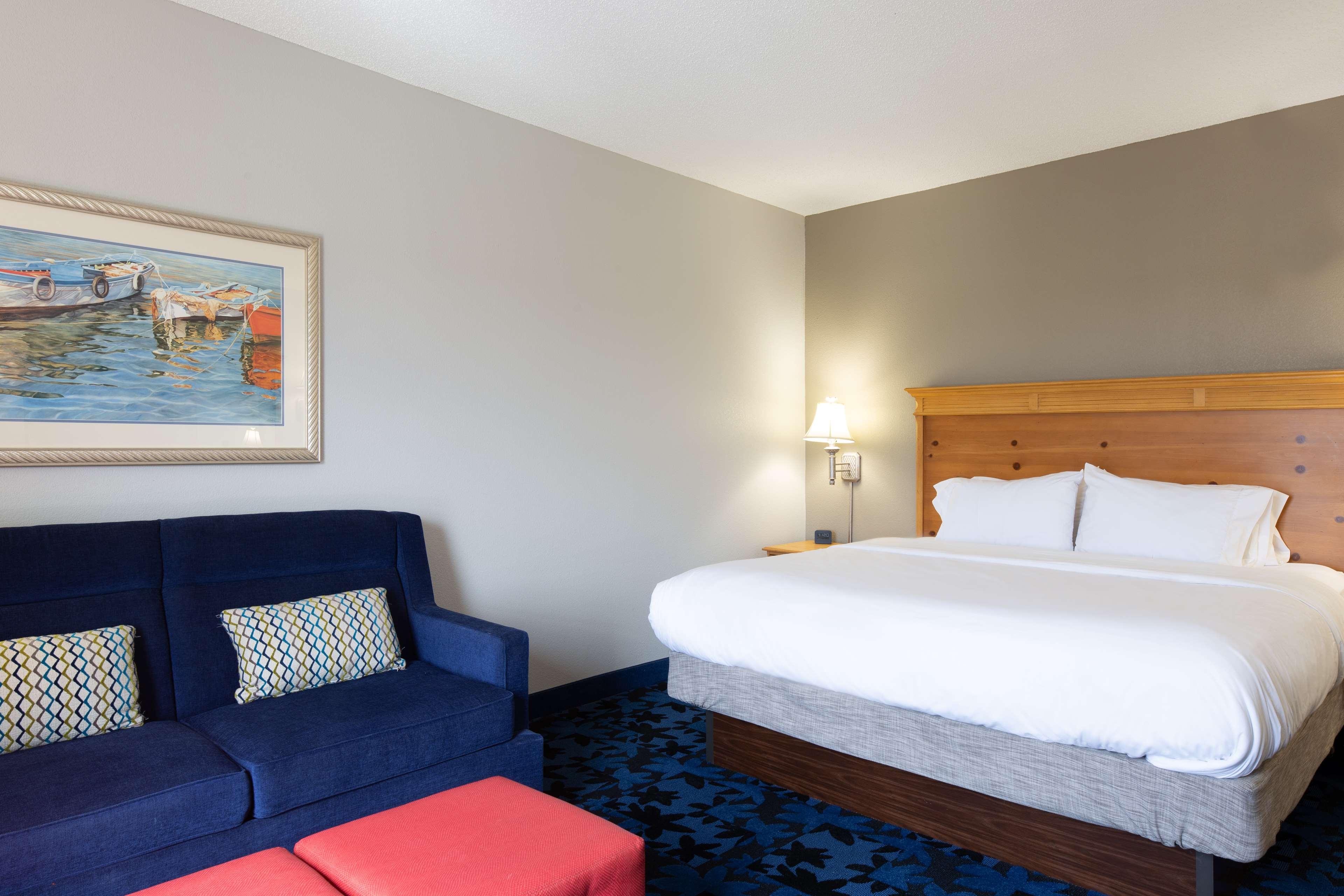 STUDIO, SUITE, KING BED, JETTED TUB