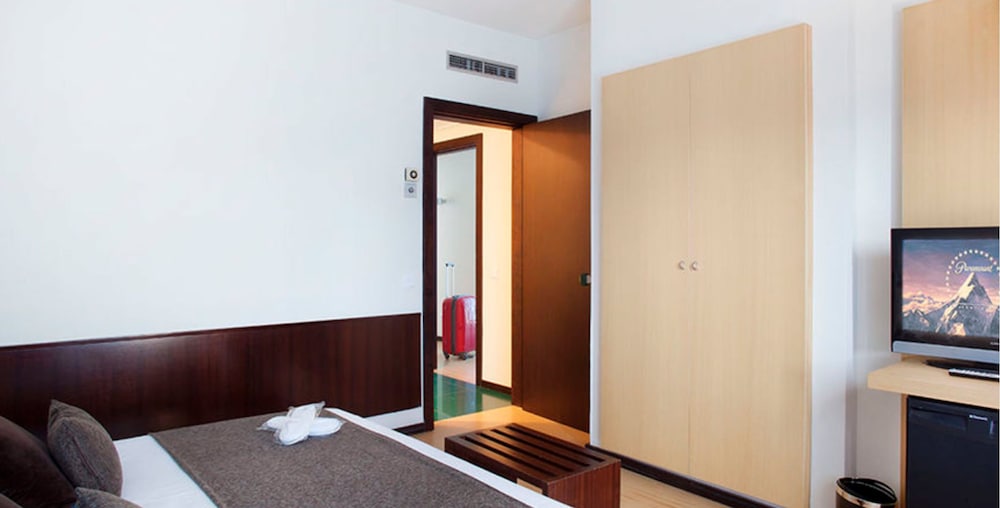 Emporda Hotel 26/66