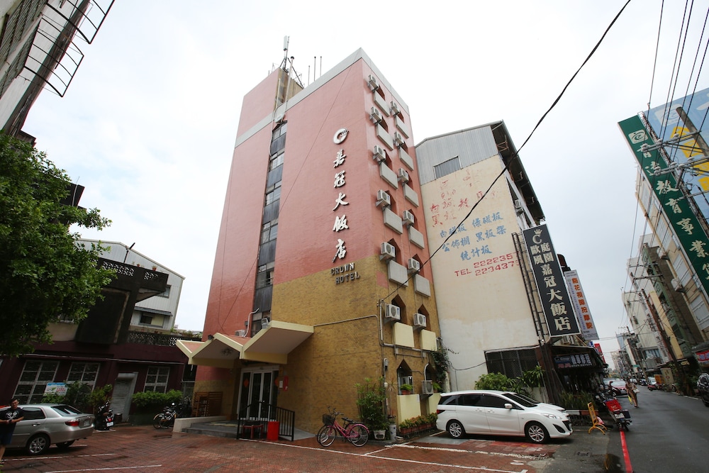 Chiayi Crown Hotel 28/32