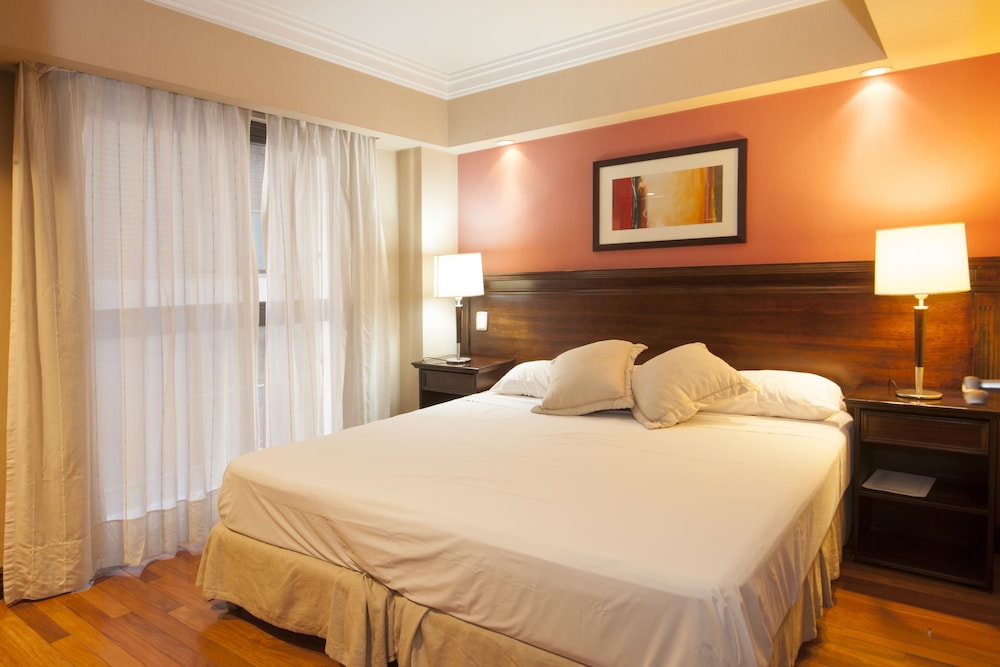 ROOM, TRIPLE