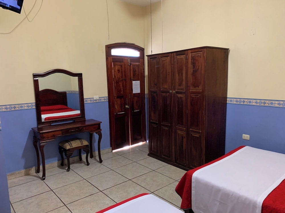 OYO Hotel Real De Cortes 19/28