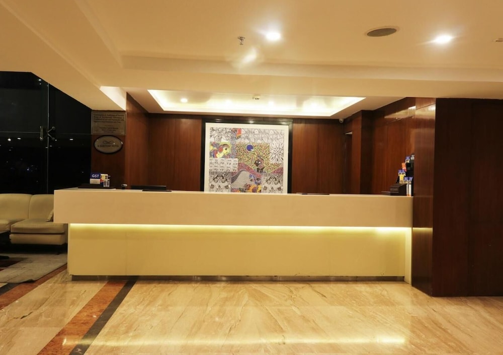 Le Lac Sarovar Portico 3/56