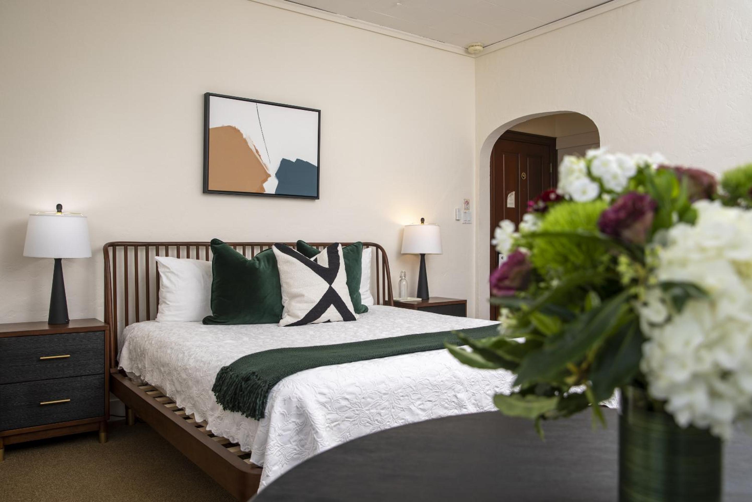 جناح جونيور بسرير كينج، The Washington Square Inn 4/10