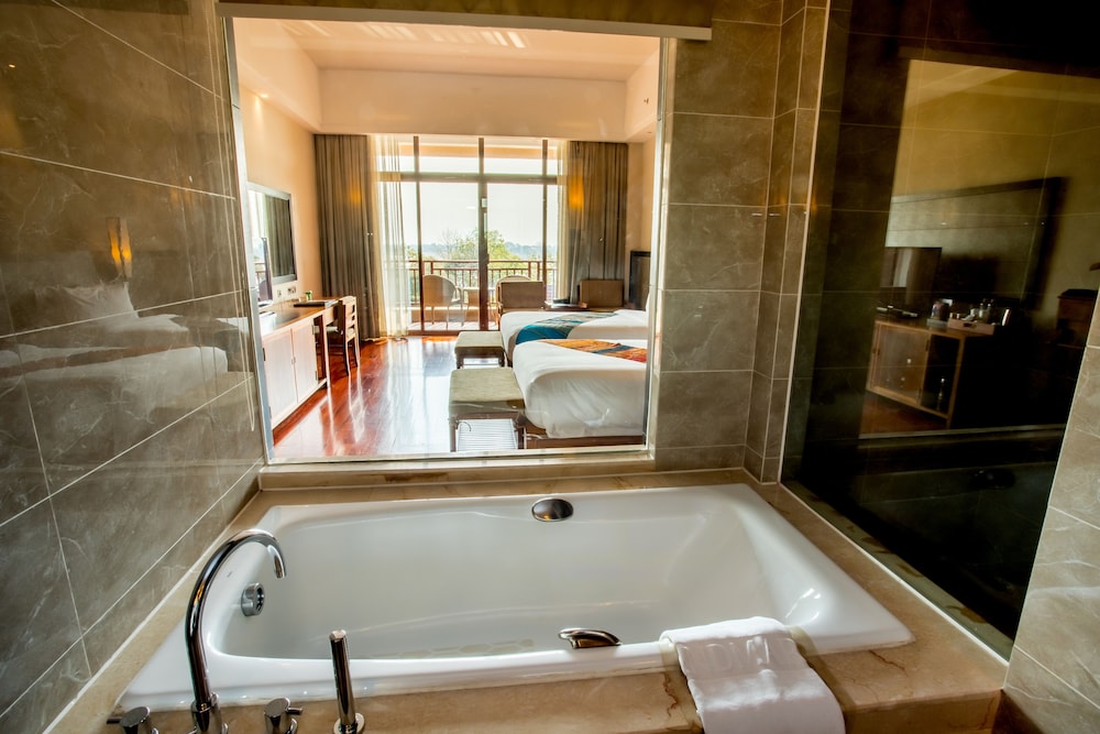 Landmark Mekong Riverside Hotel 43/44