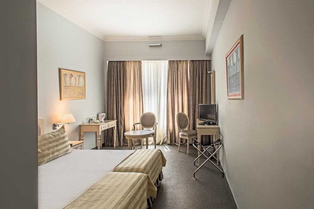 EXECUTIVE, DOUBLE BED