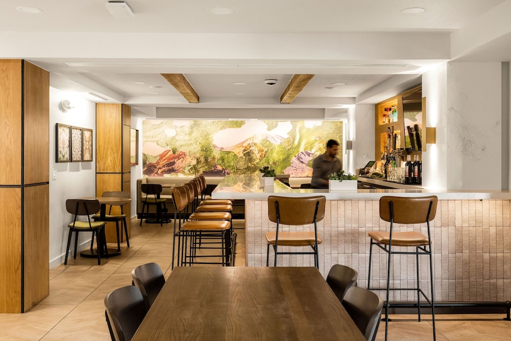 Oxford Suites Redding 46/64