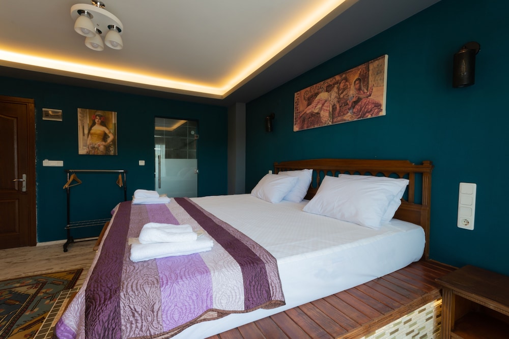 Rebetika Hotel 28/67