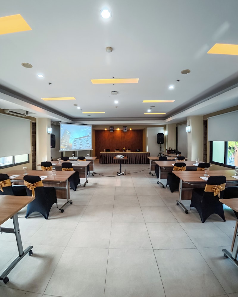 Loji Hotel Solo 60/64