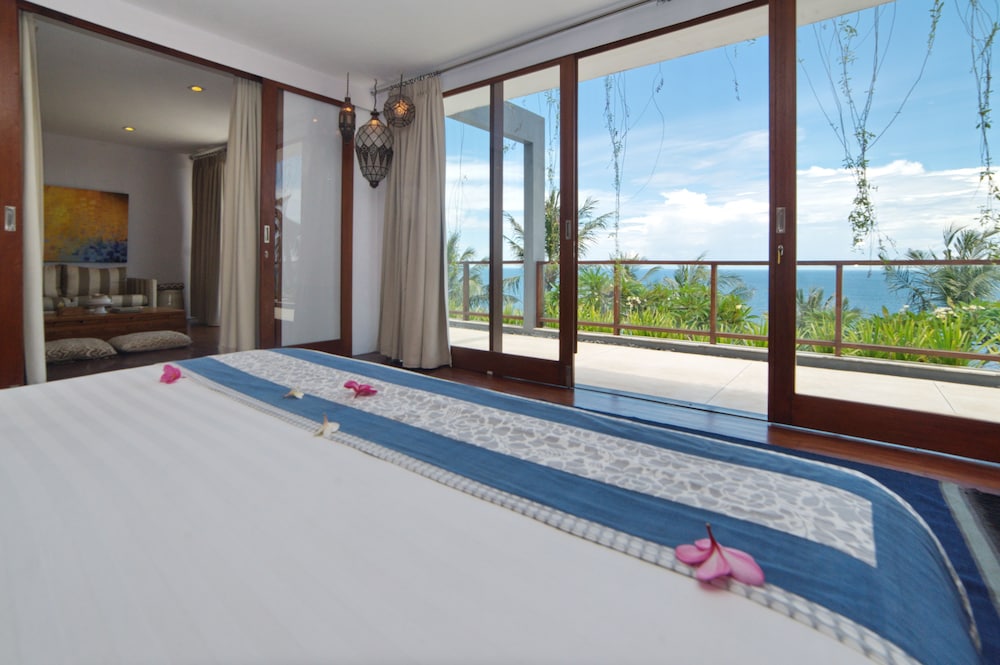 Malimbu Cliff Villa 8/56