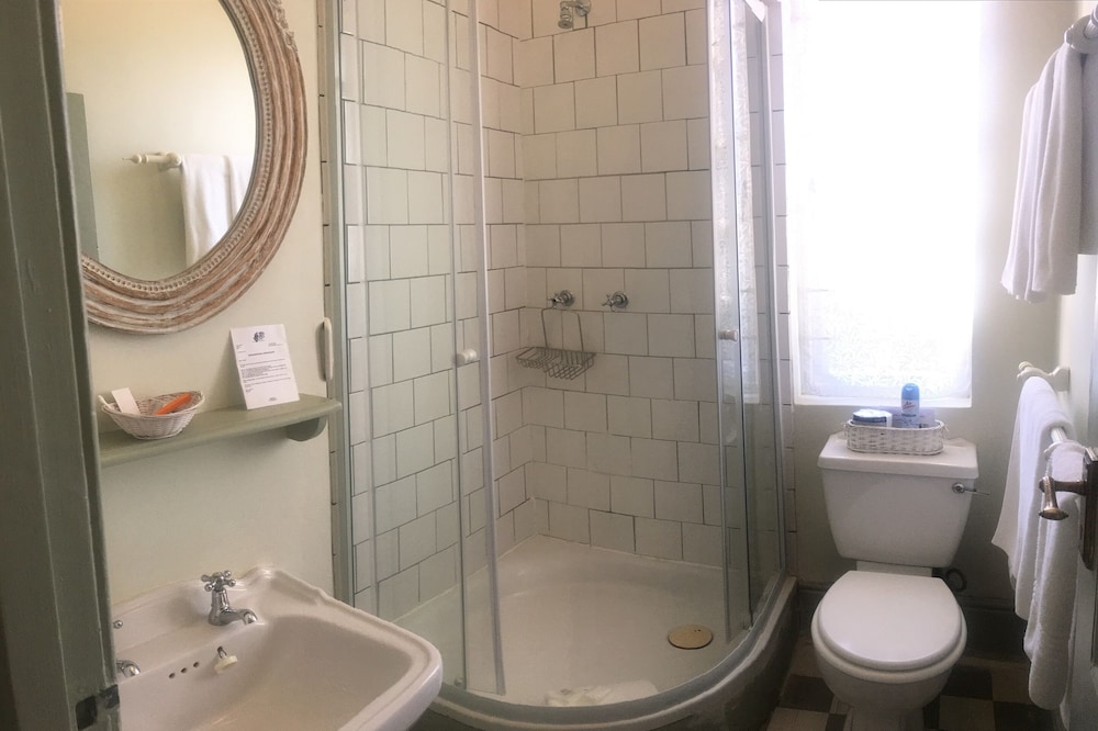 Mountain Manor Guest House 46/50