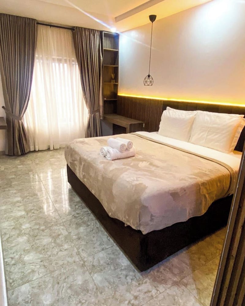 Adna Hotel 16/50