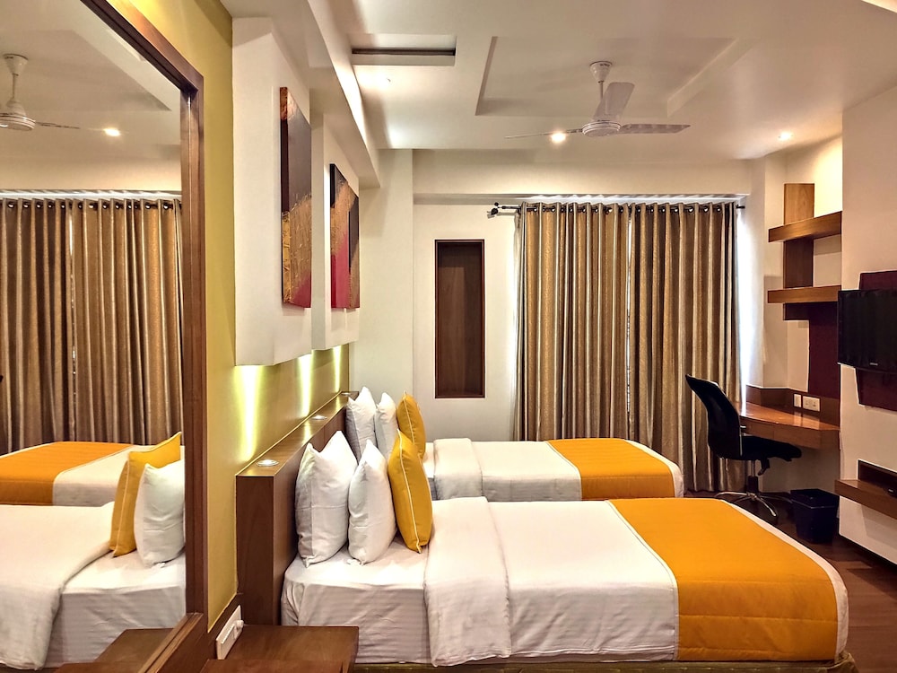 1 Bedroom, Club, Twin Beds, BloomSuites Electronics City (ex. Golden Tulip Hotel Bangalore Electronic City) 2/5