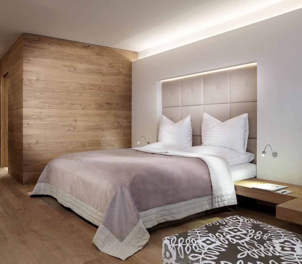 SCHWARZER ADLER WELLNESS HOTEL 4/29