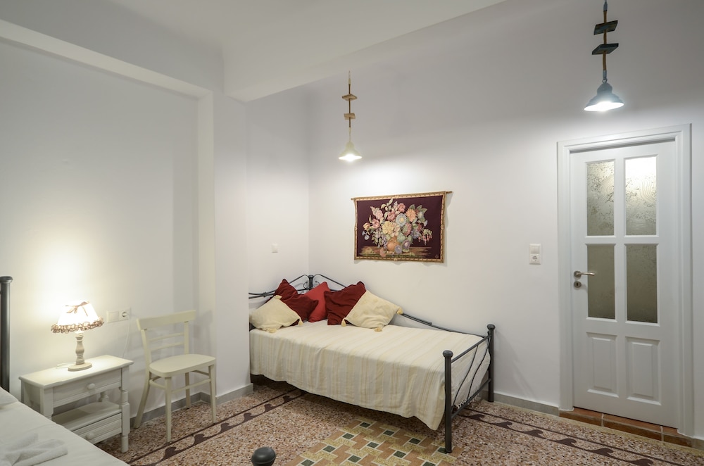 Naxos Center Houses 17/50