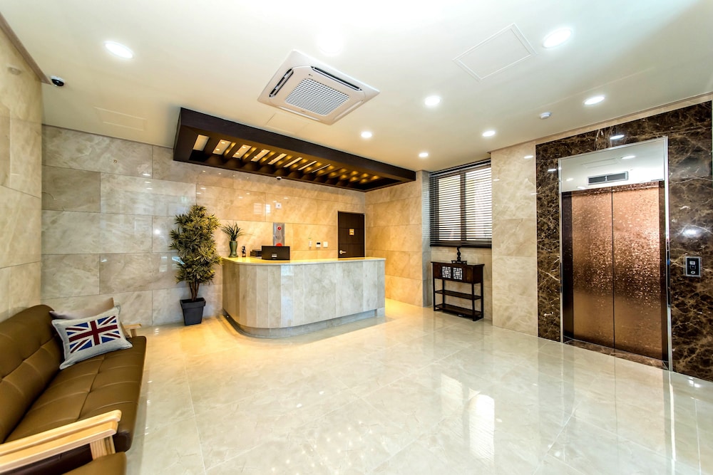Zamong Hotel 13/48