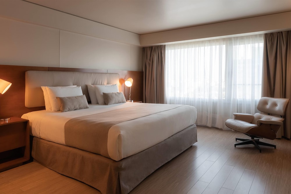 VIP, SUITE, KING BED