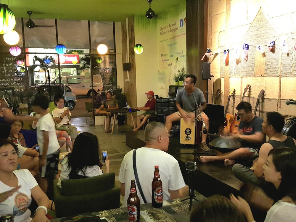 PODs The Backpackers Home & Cafe 39/50