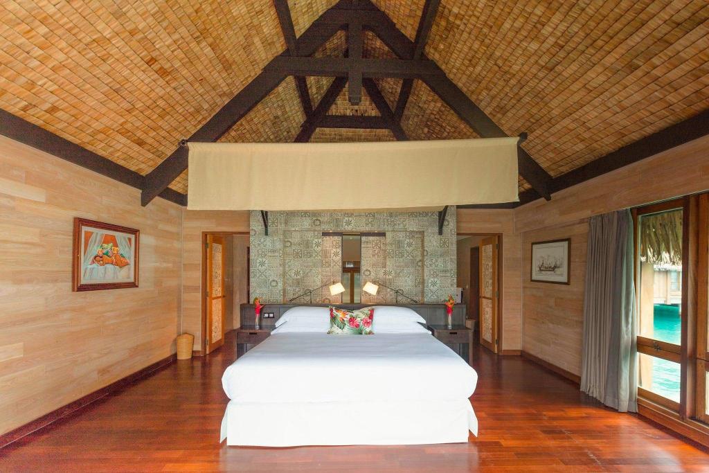Overwater, Premier, Villa, King Bed, Mountain View, Sofa, Jetted Tub، The St Regis Bora Bora Resort 3/5